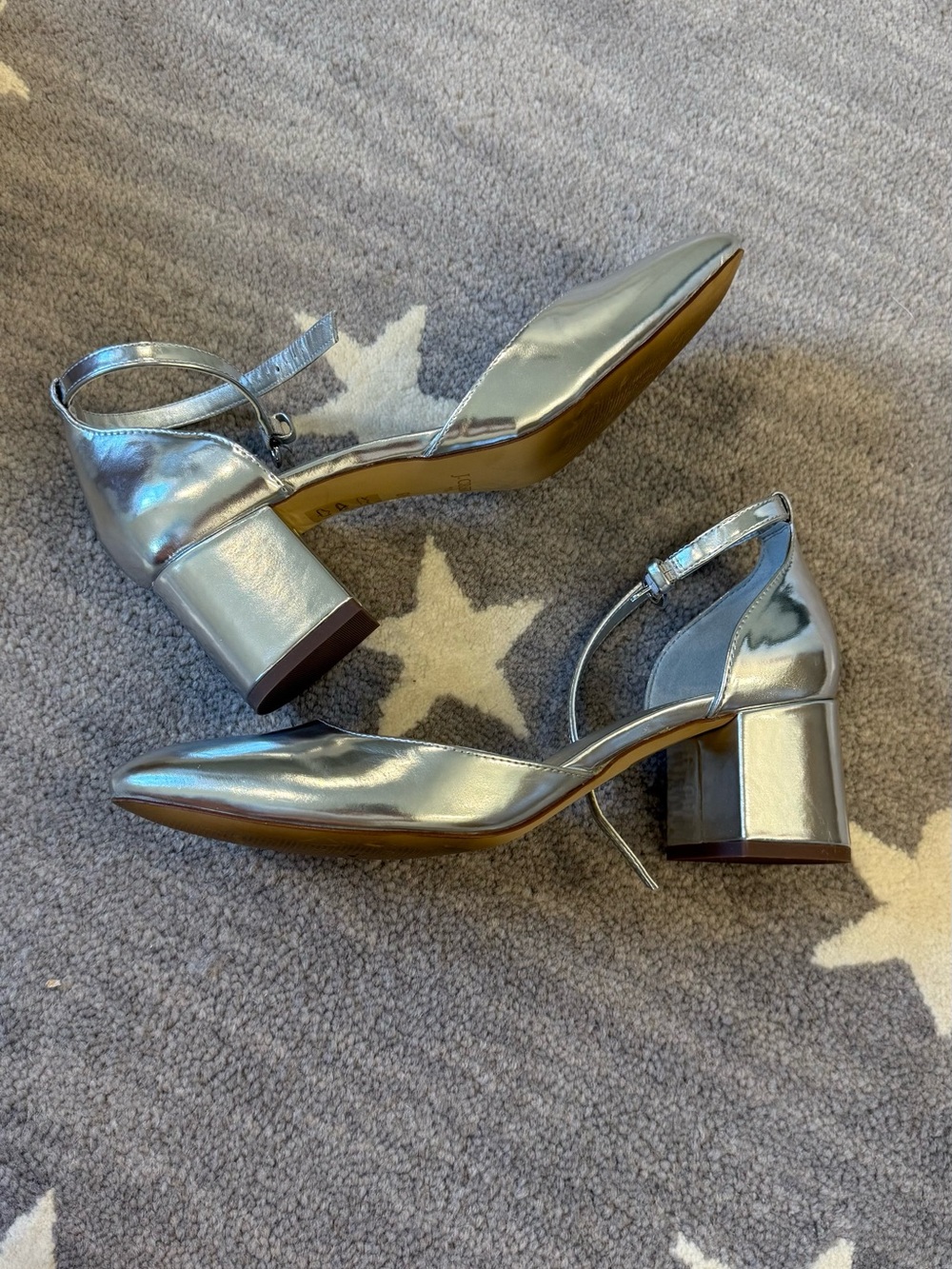 J CREW Ankle strap heels in Silver Mirror
Size 9.5 M - Picture 6 of 13